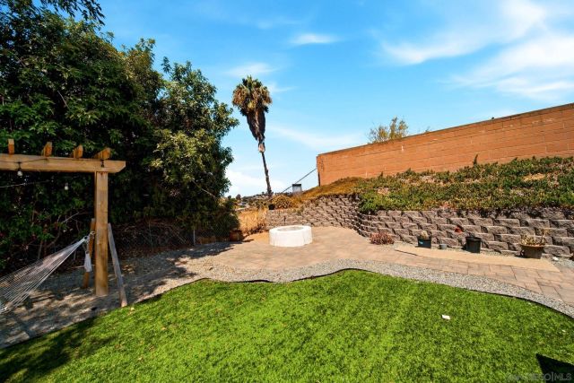 206 Los Reyes Dr, San Diego, CA 92114