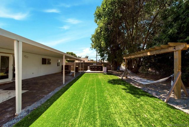 206 Los Reyes Dr, San Diego, CA 92114