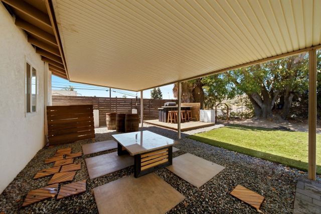 206 Los Reyes Dr, San Diego, CA 92114