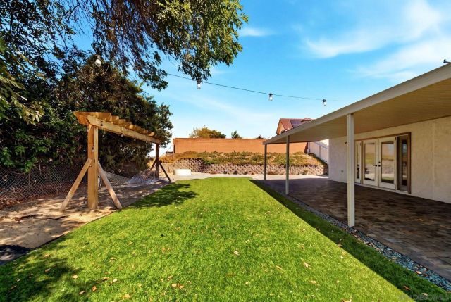 206 Los Reyes Dr, San Diego, CA 92114