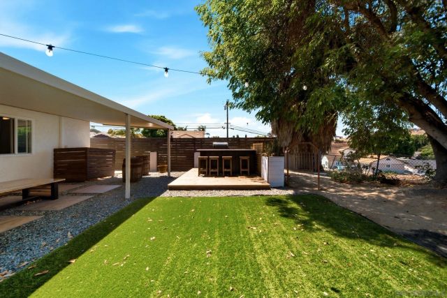 206 Los Reyes Dr, San Diego, CA 92114