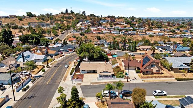 206 Los Reyes Dr, San Diego, CA 92114