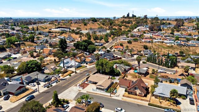 206 Los Reyes Dr, San Diego, CA 92114