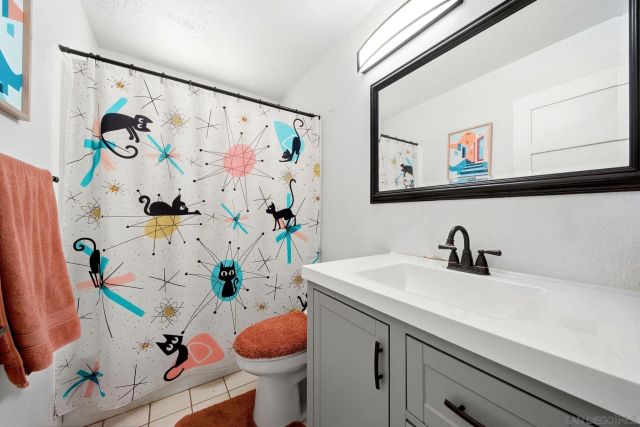 206 Los Reyes Dr, San Diego, CA 92114