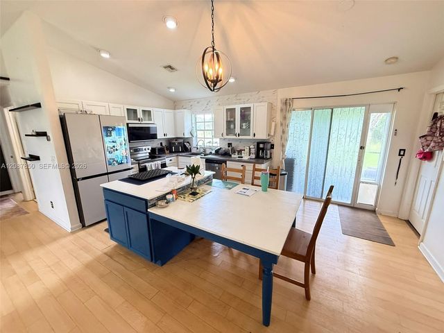 18887 N 42nd Road N, Loxahatchee, FL 33470