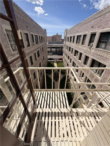 2121 James M Wood 412, Los Angeles, CA 90006