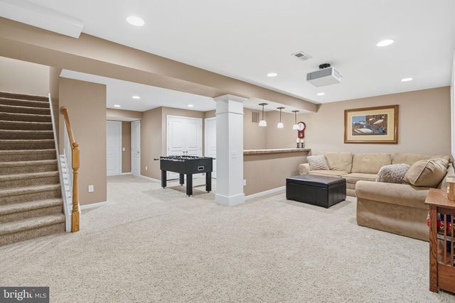175 PIPERS INN DR, Fountainville, PA 18923