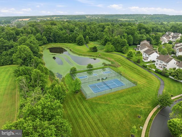 175 PIPERS INN DR, Fountainville, PA 18923