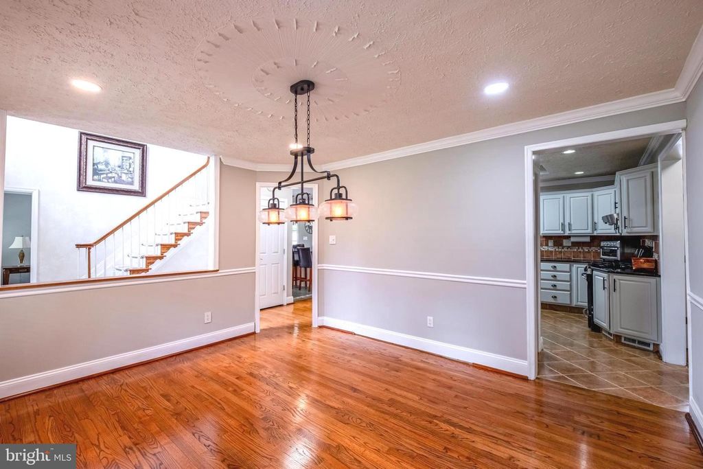 Image 10 of property listing at 2905-B CHESTNUT DR, Waldorf, MD 20603