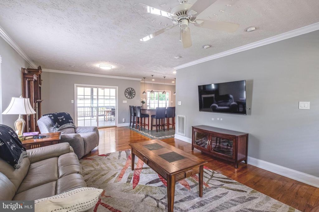 Image 15 of property listing at 2905-B CHESTNUT DR, Waldorf, MD 20603