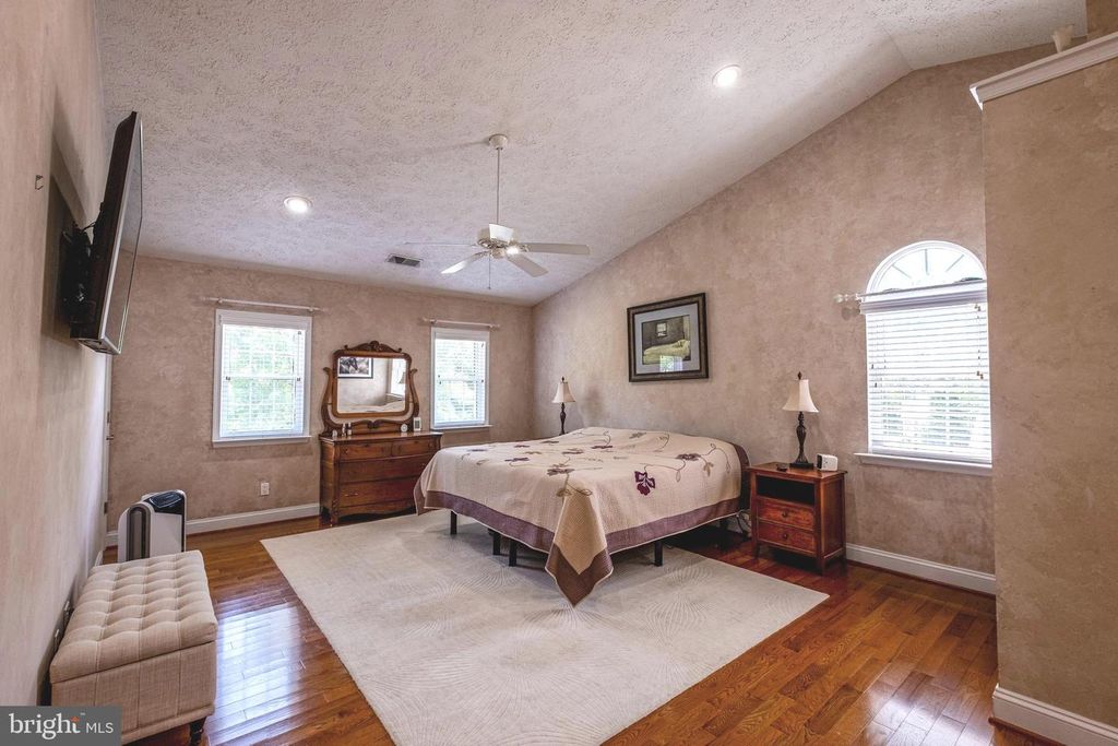 Image 16 of property listing at 2905-B CHESTNUT DR, Waldorf, MD 20603