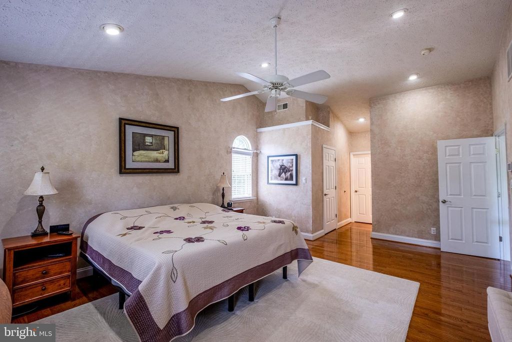 Image 17 of property listing at 2905-B CHESTNUT DR, Waldorf, MD 20603