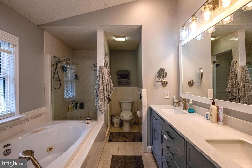 Image 18 of property listing at 2905-B CHESTNUT DR, Waldorf, MD 20603