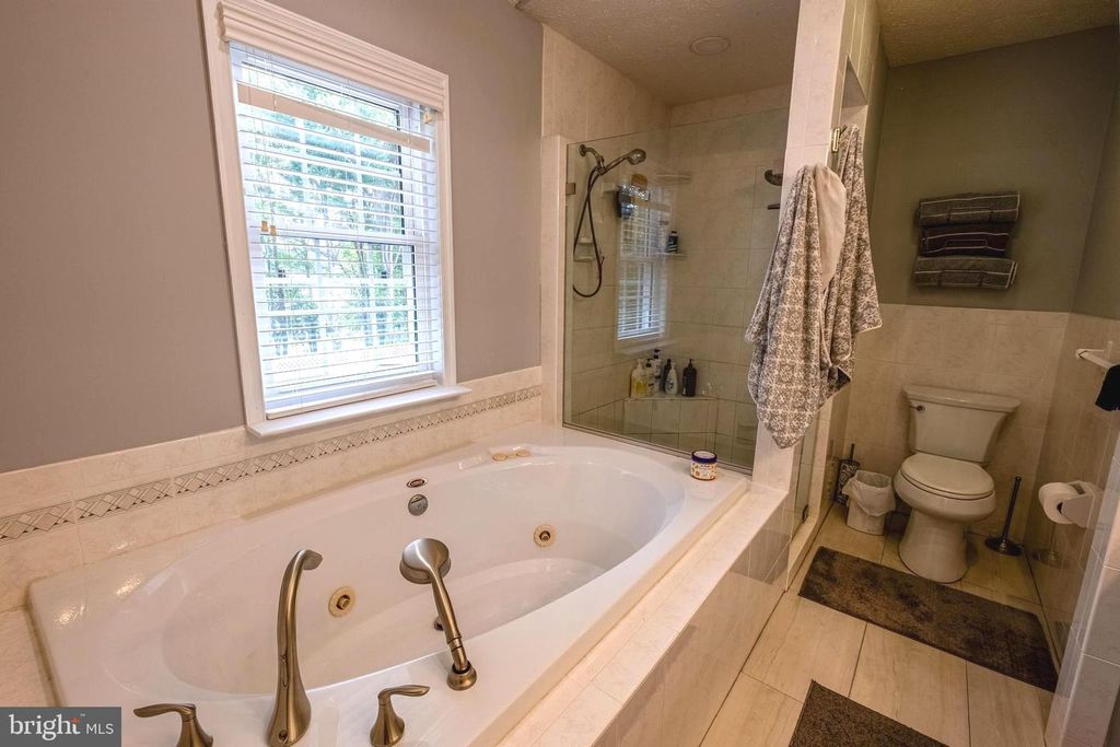Image 19 of property listing at 2905-B CHESTNUT DR, Waldorf, MD 20603
