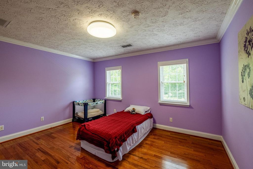 Image 20 of property listing at 2905-B CHESTNUT DR, Waldorf, MD 20603