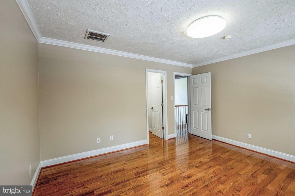 Image 22 of property listing at 2905-B CHESTNUT DR, Waldorf, MD 20603