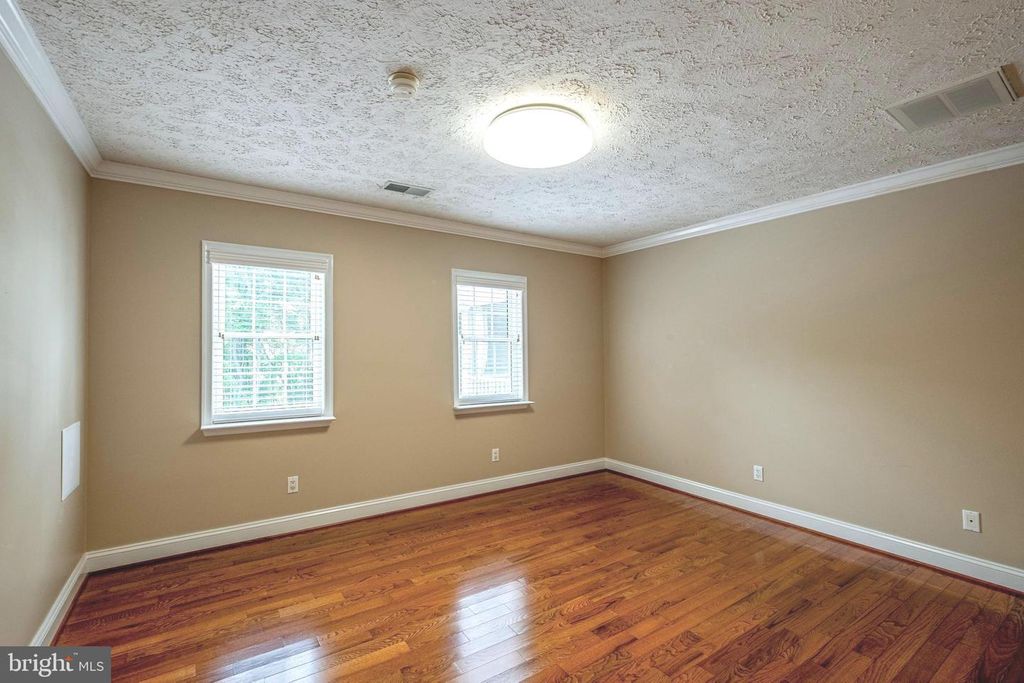 Image 23 of property listing at 2905-B CHESTNUT DR, Waldorf, MD 20603