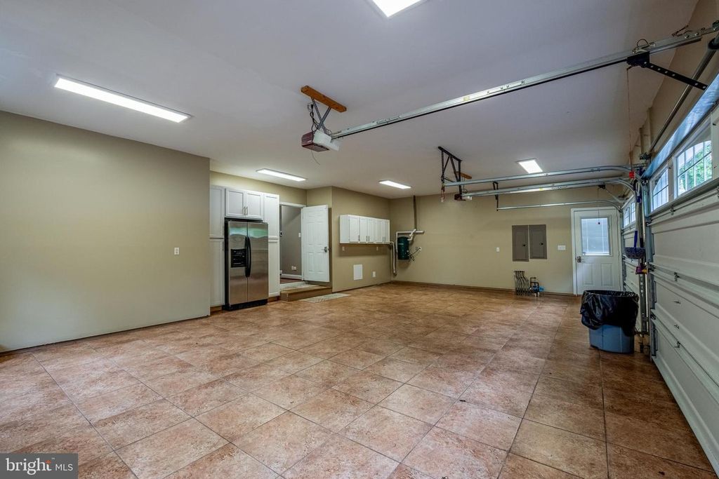 Image 27 of property listing at 2905-B CHESTNUT DR, Waldorf, MD 20603
