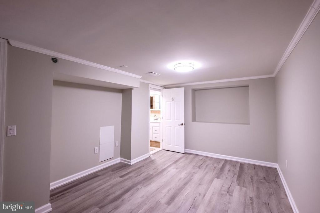 Image 29 of property listing at 2905-B CHESTNUT DR, Waldorf, MD 20603