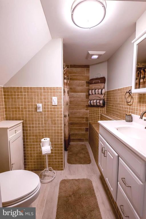 Image 30 of property listing at 2905-B CHESTNUT DR, Waldorf, MD 20603