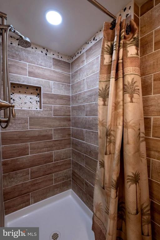Image 31 of property listing at 2905-B CHESTNUT DR, Waldorf, MD 20603