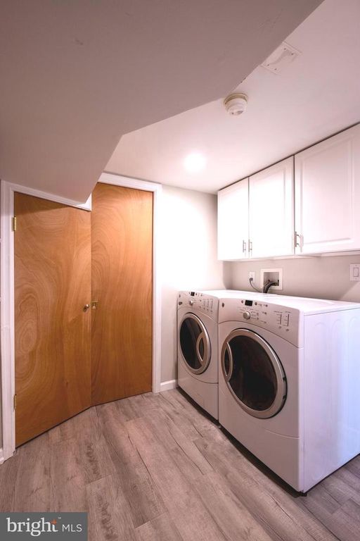 Image 32 of property listing at 2905-B CHESTNUT DR, Waldorf, MD 20603