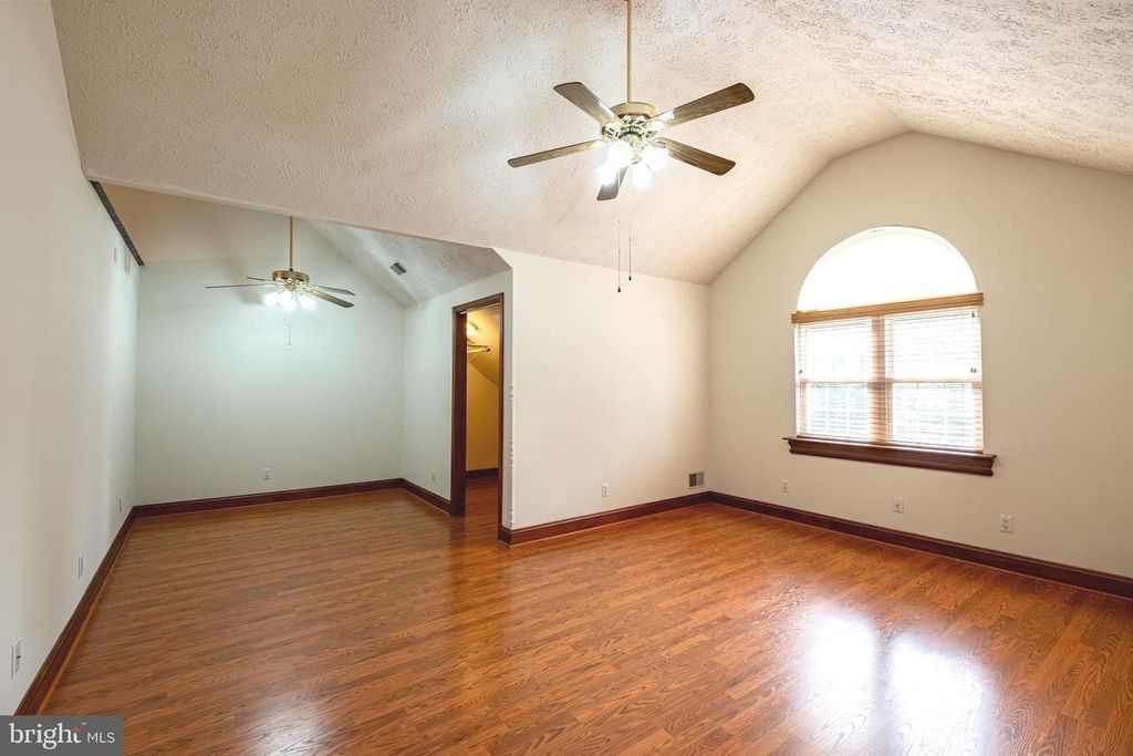 Image 33 of property listing at 2905-B CHESTNUT DR, Waldorf, MD 20603