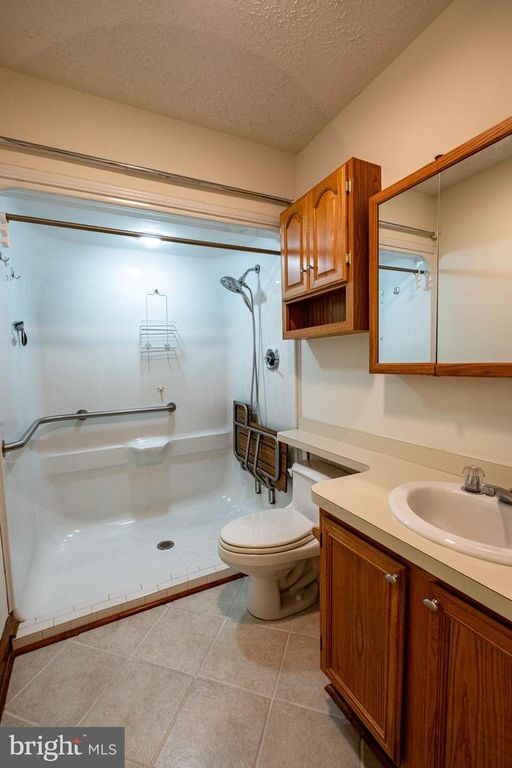 Image 34 of property listing at 2905-B CHESTNUT DR, Waldorf, MD 20603