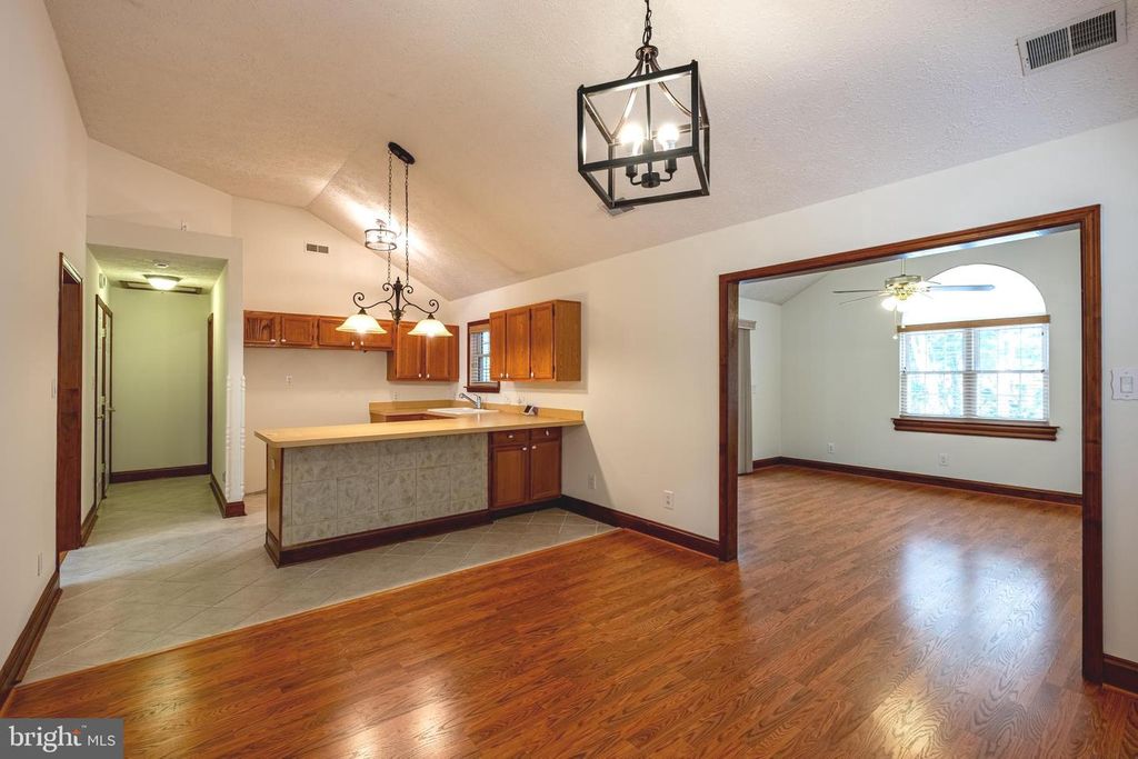 Image 36 of property listing at 2905-B CHESTNUT DR, Waldorf, MD 20603