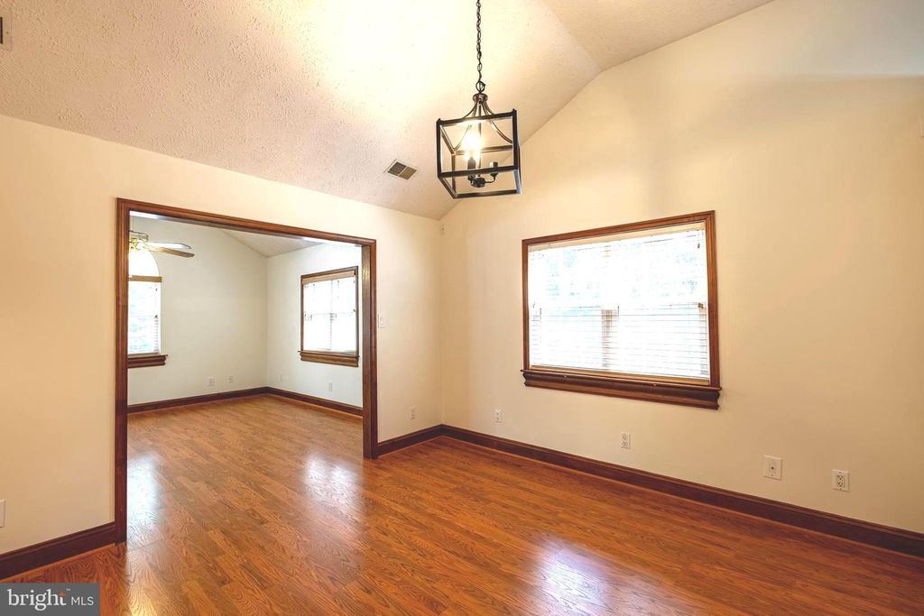 Image 37 of property listing at 2905-B CHESTNUT DR, Waldorf, MD 20603