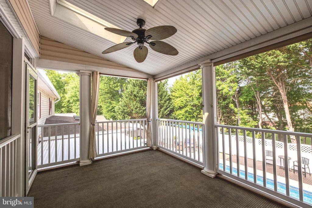 Image 40 of property listing at 2905-B CHESTNUT DR, Waldorf, MD 20603