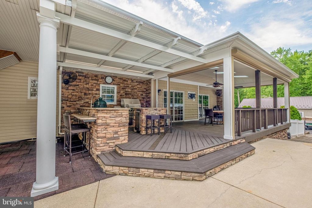 Image 42 of property listing at 2905-B CHESTNUT DR, Waldorf, MD 20603