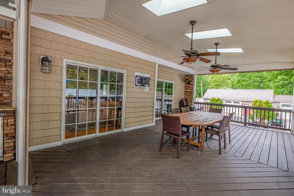 Image 45 of property listing at 2905-B CHESTNUT DR, Waldorf, MD 20603