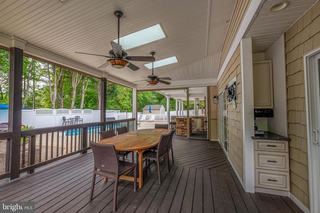 Image 46 of property listing at 2905-B CHESTNUT DR, Waldorf, MD 20603