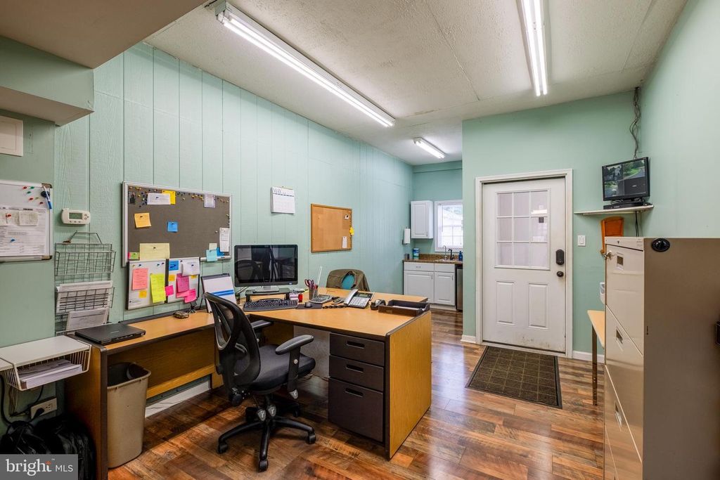 Image 58 of property listing at 2905-B CHESTNUT DR, Waldorf, MD 20603