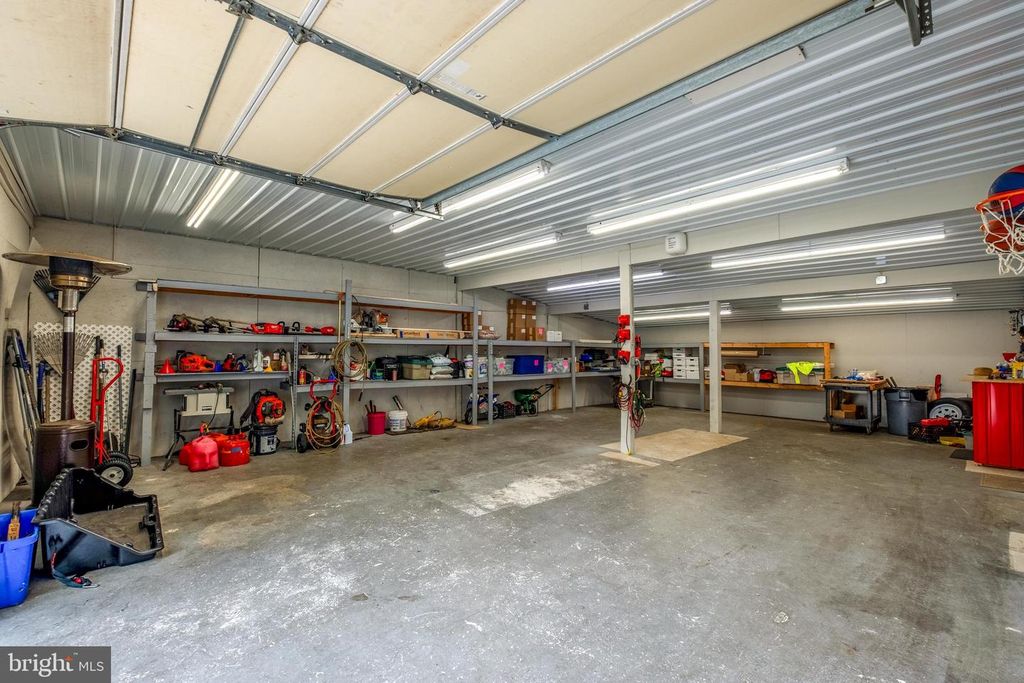 Image 61 of property listing at 2905-B CHESTNUT DR, Waldorf, MD 20603