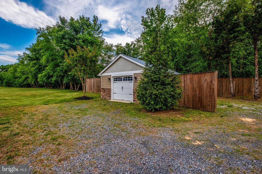Image 62 of property listing at 2905-B CHESTNUT DR, Waldorf, MD 20603