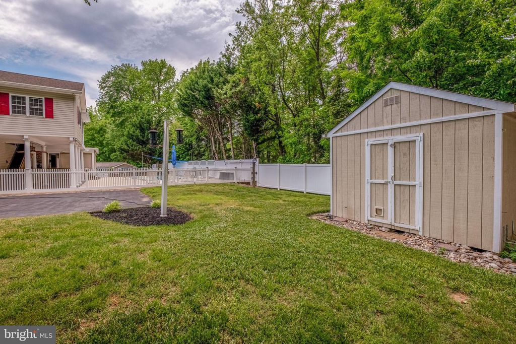 Image 64 of property listing at 2905-B CHESTNUT DR, Waldorf, MD 20603