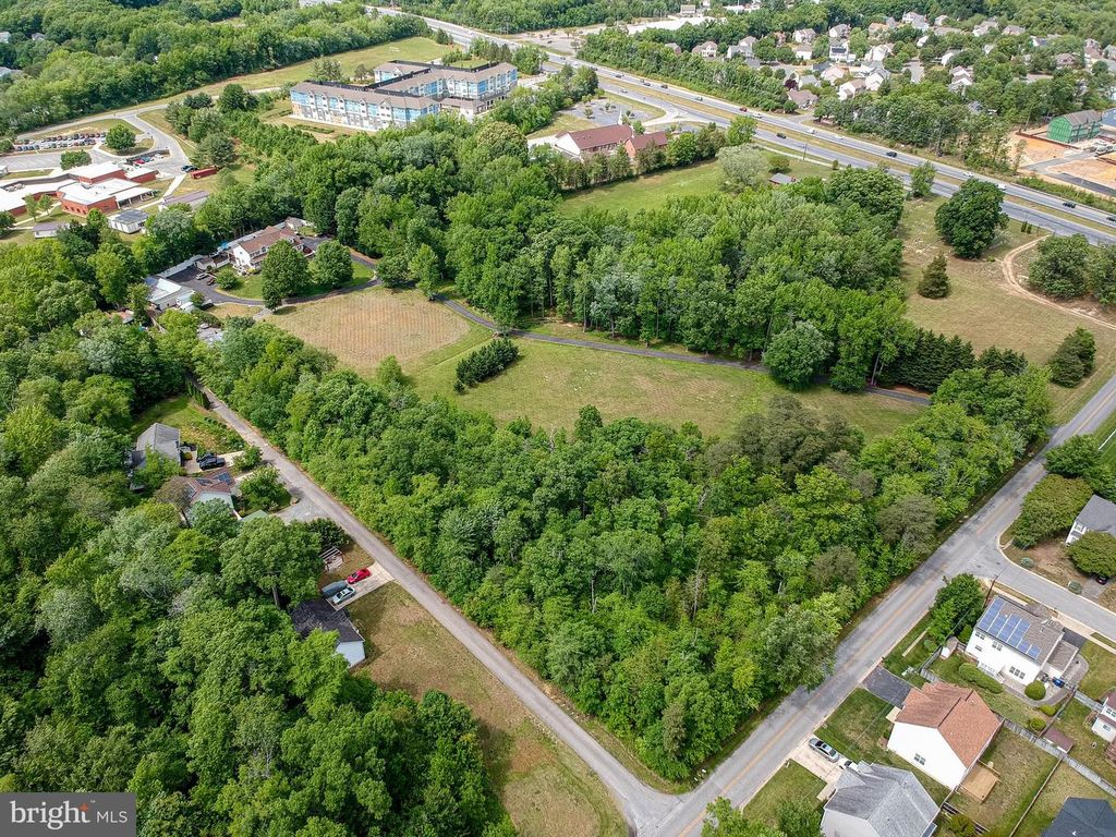 Image 66 of property listing at 2905-B CHESTNUT DR, Waldorf, MD 20603