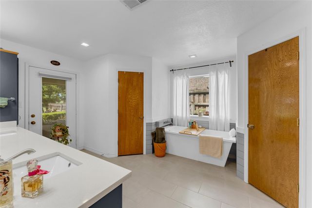 264 Turkey Run, Meadowlakes, TX 78654