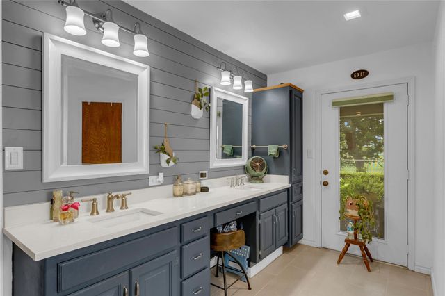 264 Turkey Run, Meadowlakes, TX 78654