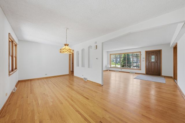 18131 Loomis Avenue, Homewood, IL 60430