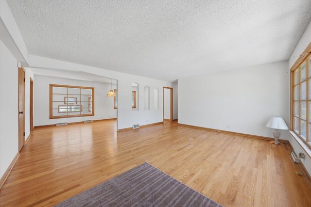18131 Loomis Avenue, Homewood, IL 60430