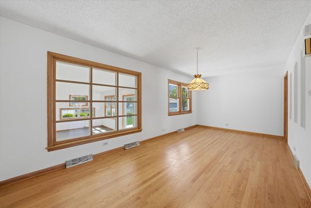 18131 Loomis Avenue, Homewood, IL 60430