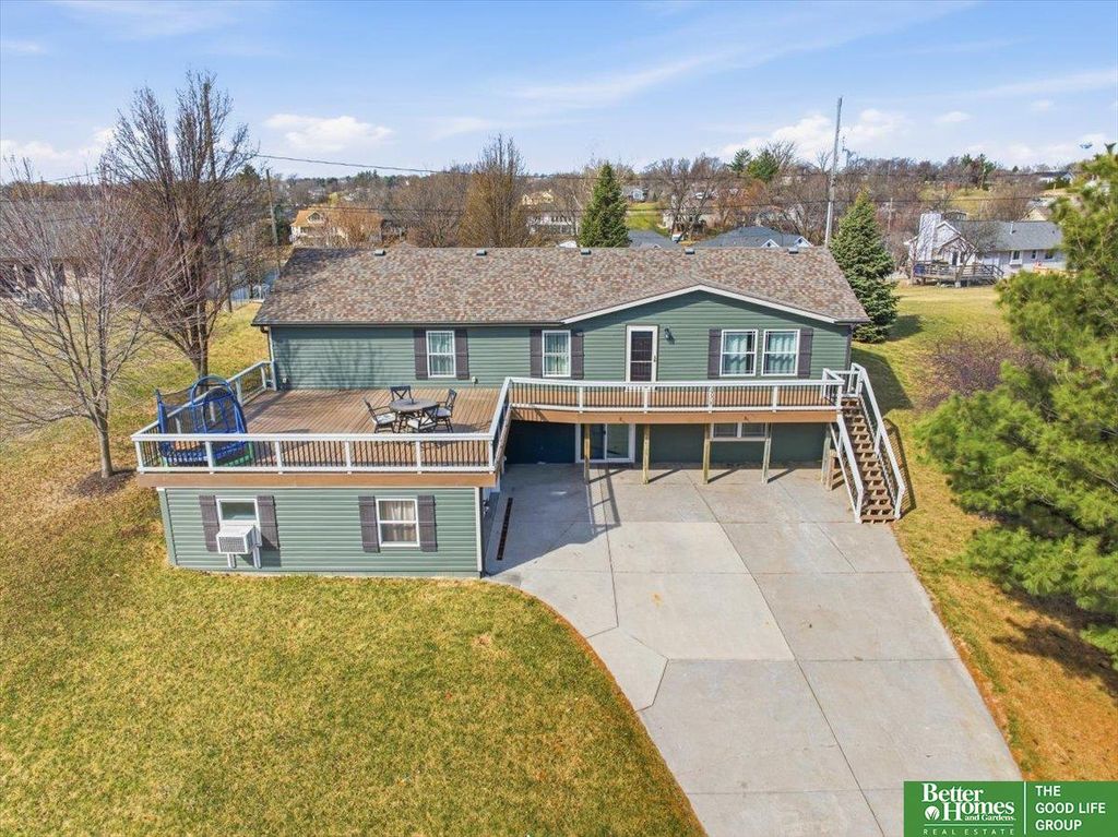 9307 Clubhouse Circle, Plattsmouth, NE 68048