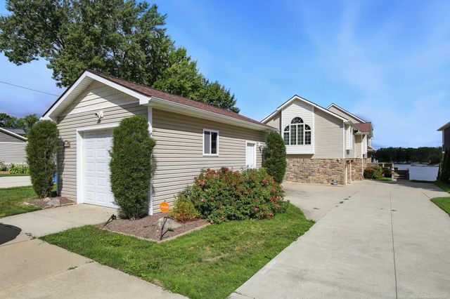 3160 Lexington Drive, Waterford Twp, MI 48328