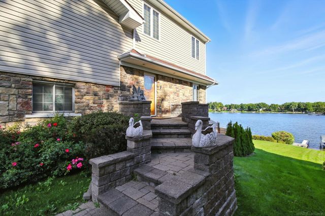 3160 Lexington Drive, Waterford Twp, MI 48328