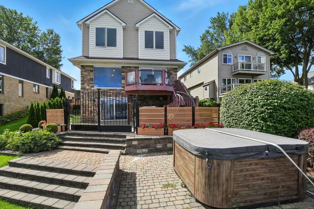 3160 Lexington Drive, Waterford Twp, MI 48328