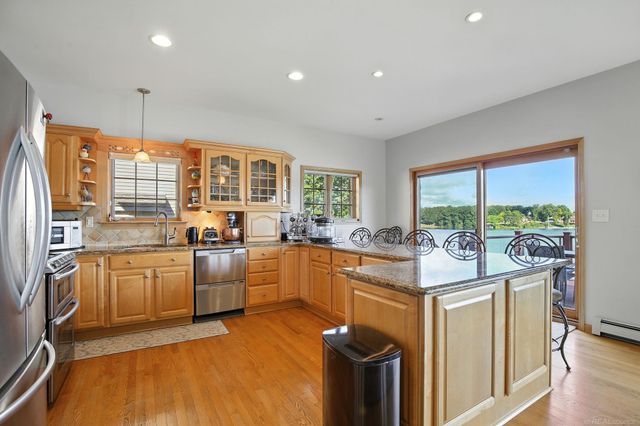 3160 Lexington Drive, Waterford Twp, MI 48328