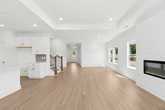 2560 Peaceful Valley Drive, Columbia, TN 38401